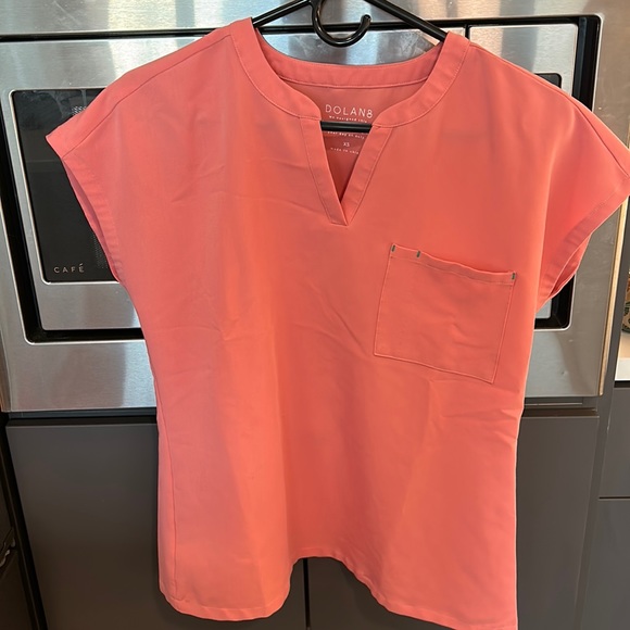 Dolan v neck scrub top Mauve size XS - Picture 2 of 2